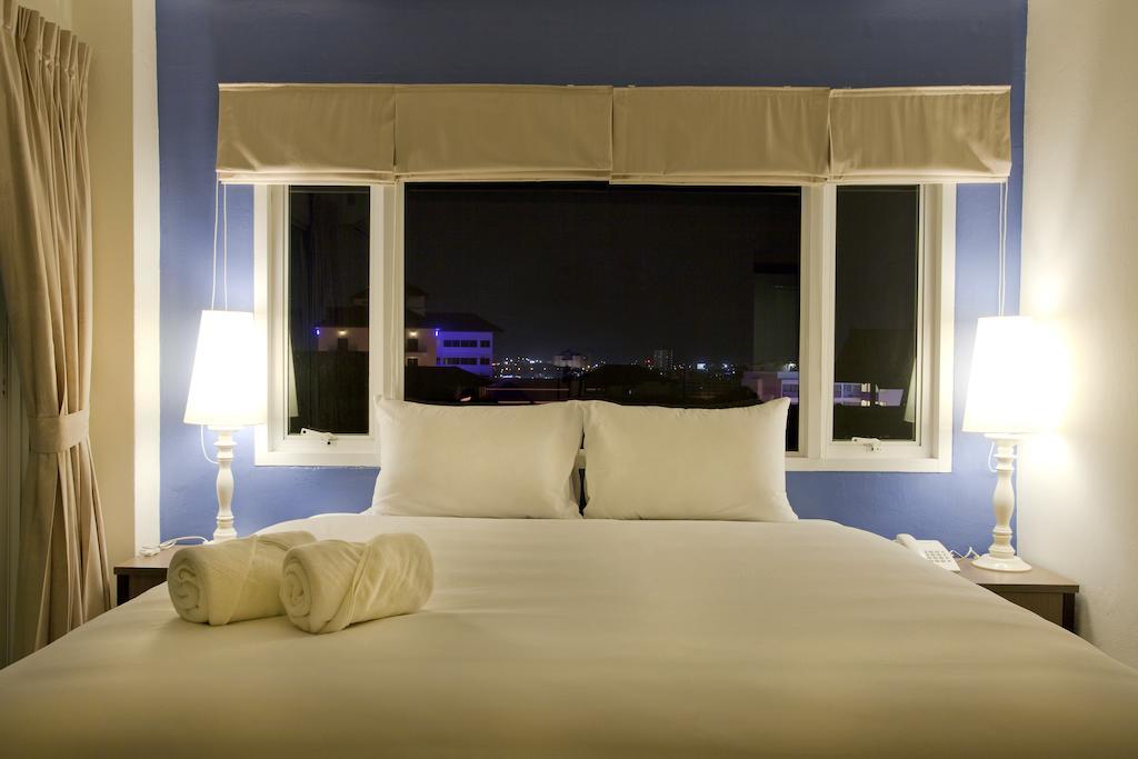Wiz Hotel Pattaya Esterno foto