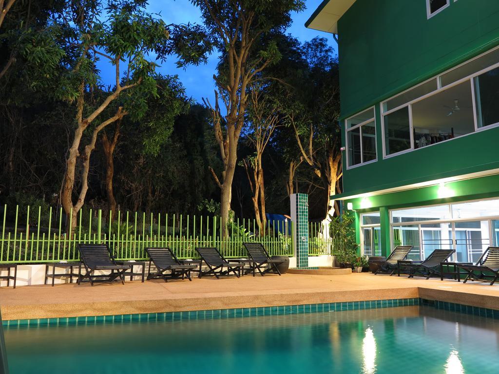 Wiz Hotel Pattaya Esterno foto