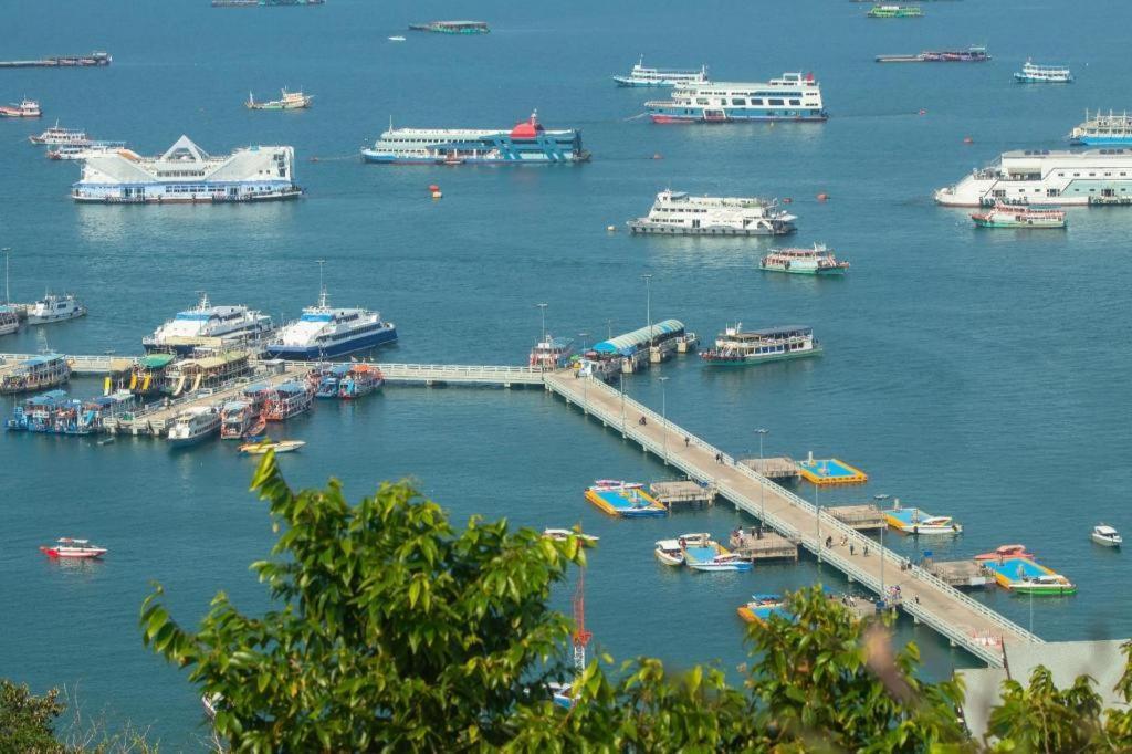 Wiz Hotel Pattaya Esterno foto