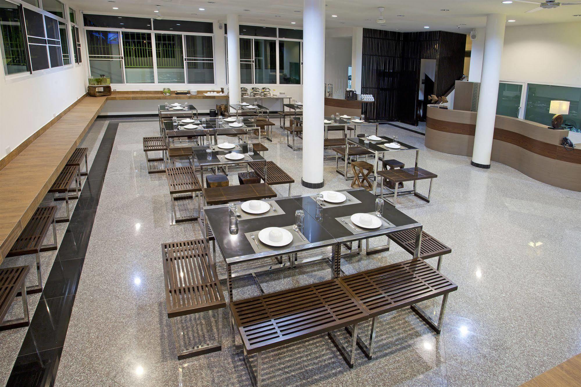 Wiz Hotel Pattaya Esterno foto