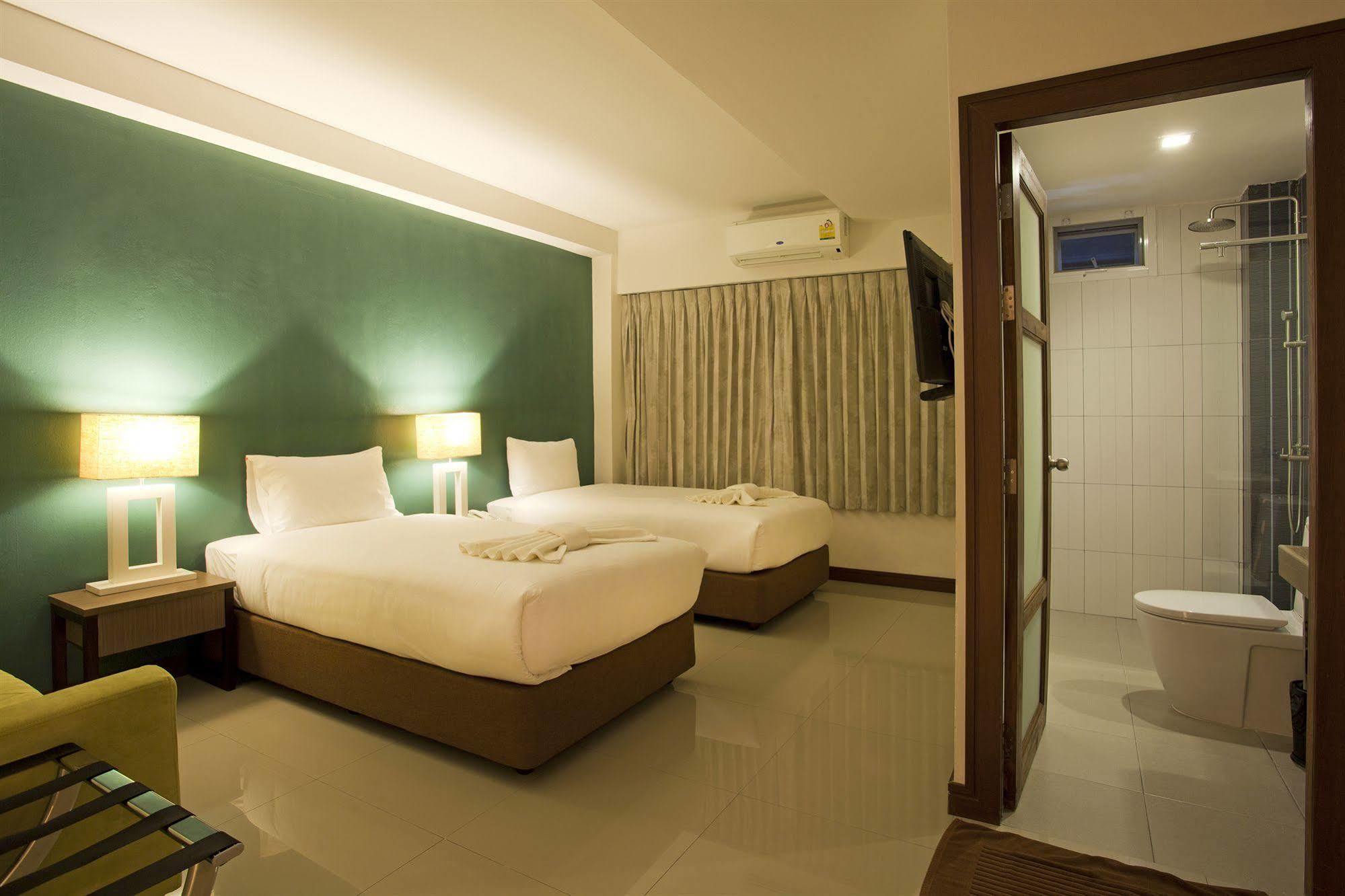 Wiz Hotel Pattaya Esterno foto