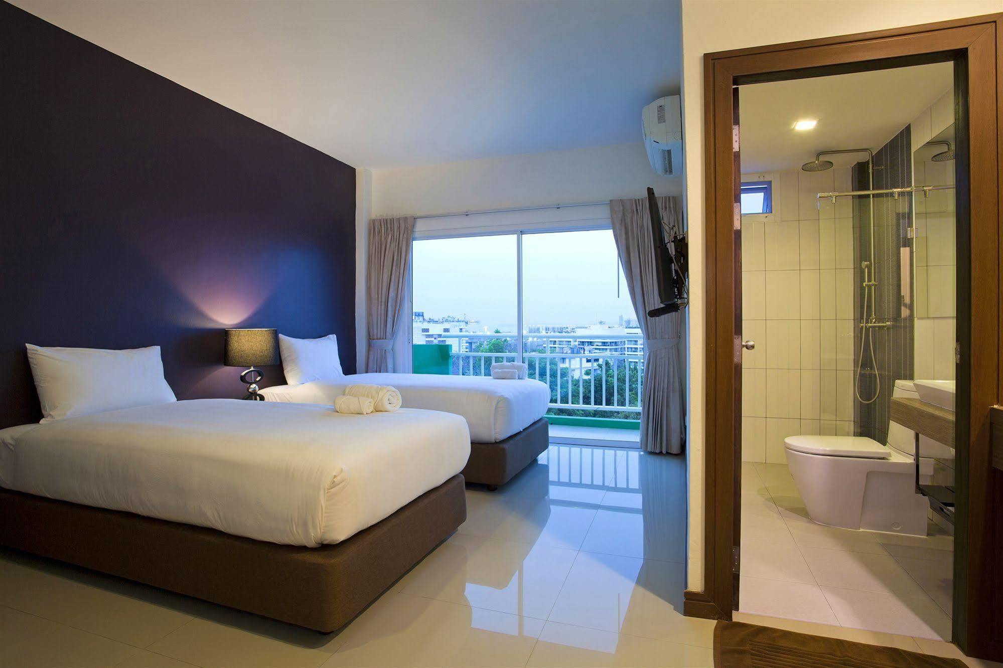 Wiz Hotel Pattaya Esterno foto