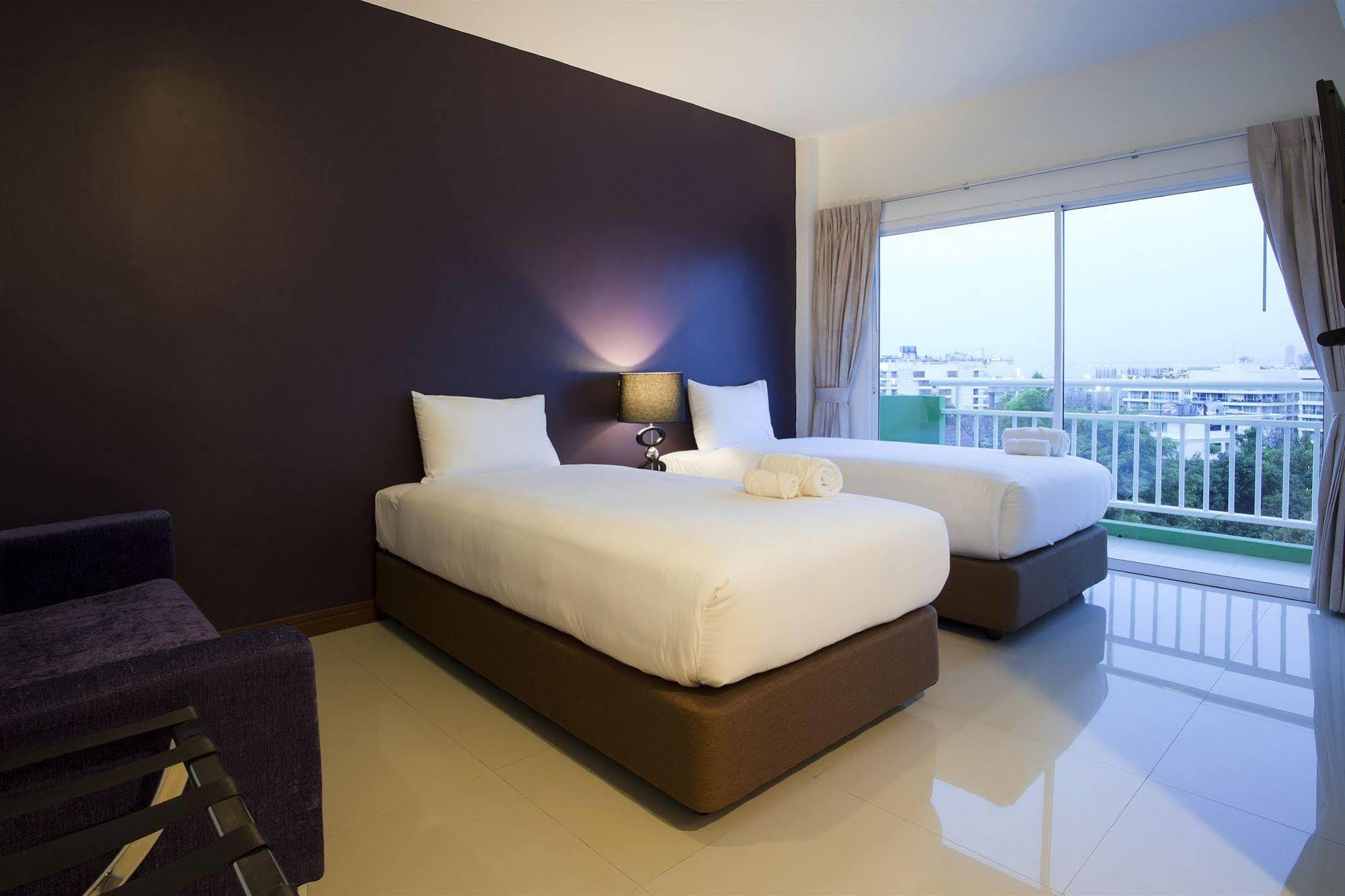 Wiz Hotel Pattaya Esterno foto