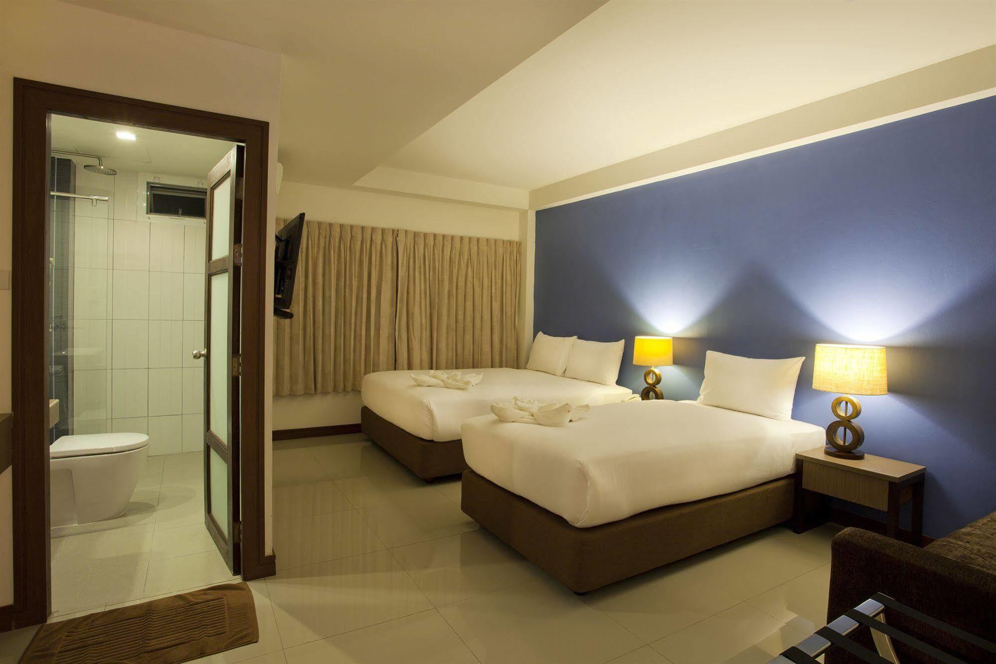 Wiz Hotel Pattaya Esterno foto