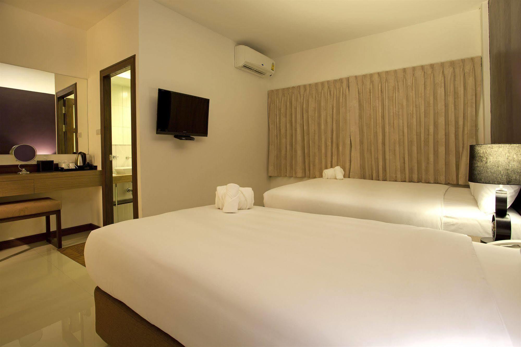 Wiz Hotel Pattaya Esterno foto