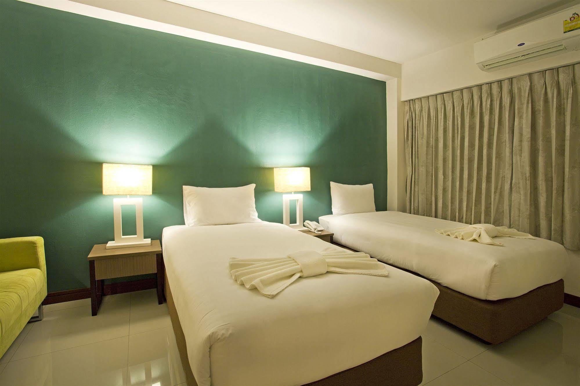 Wiz Hotel Pattaya Esterno foto