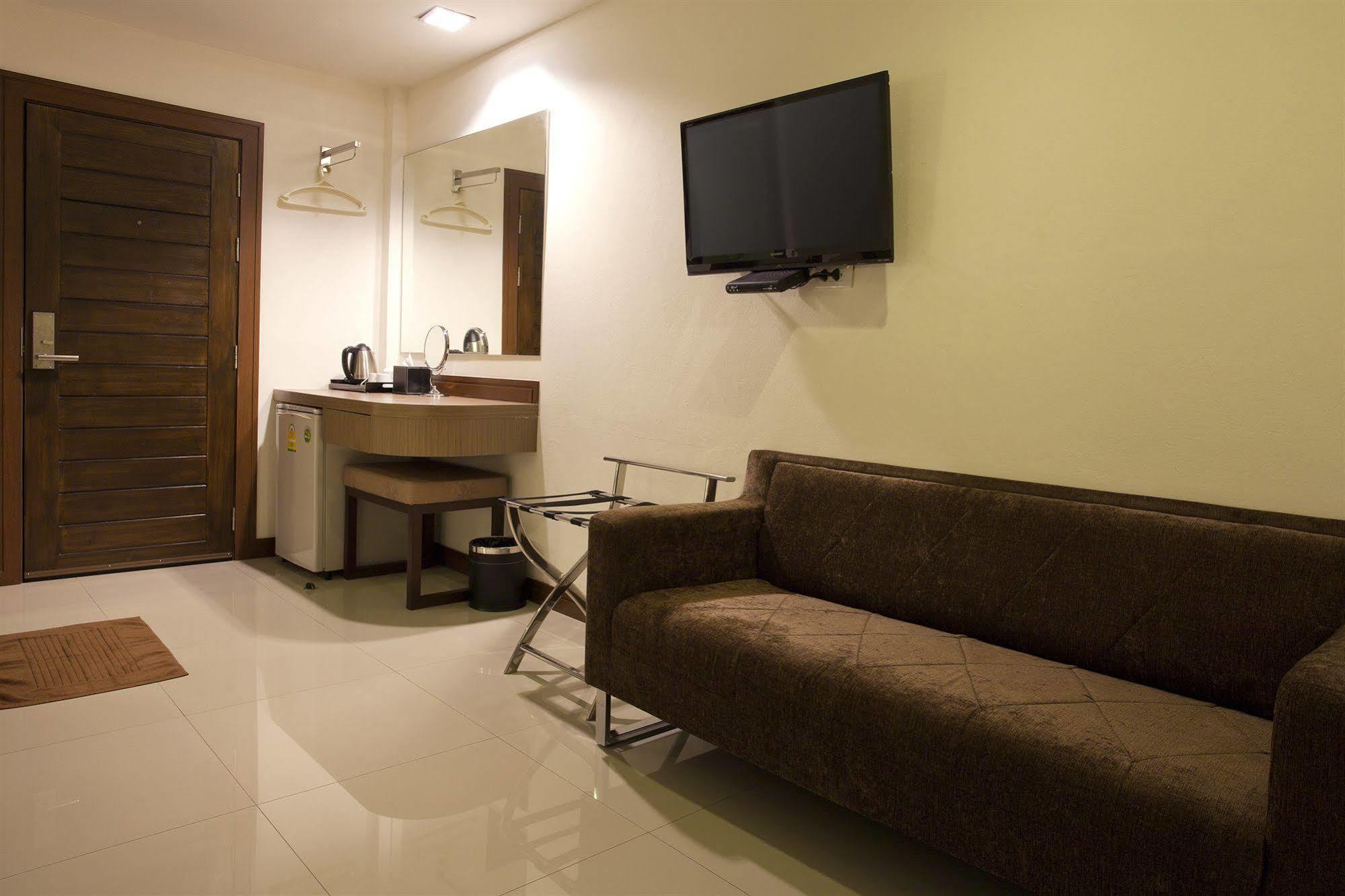 Wiz Hotel Pattaya Esterno foto